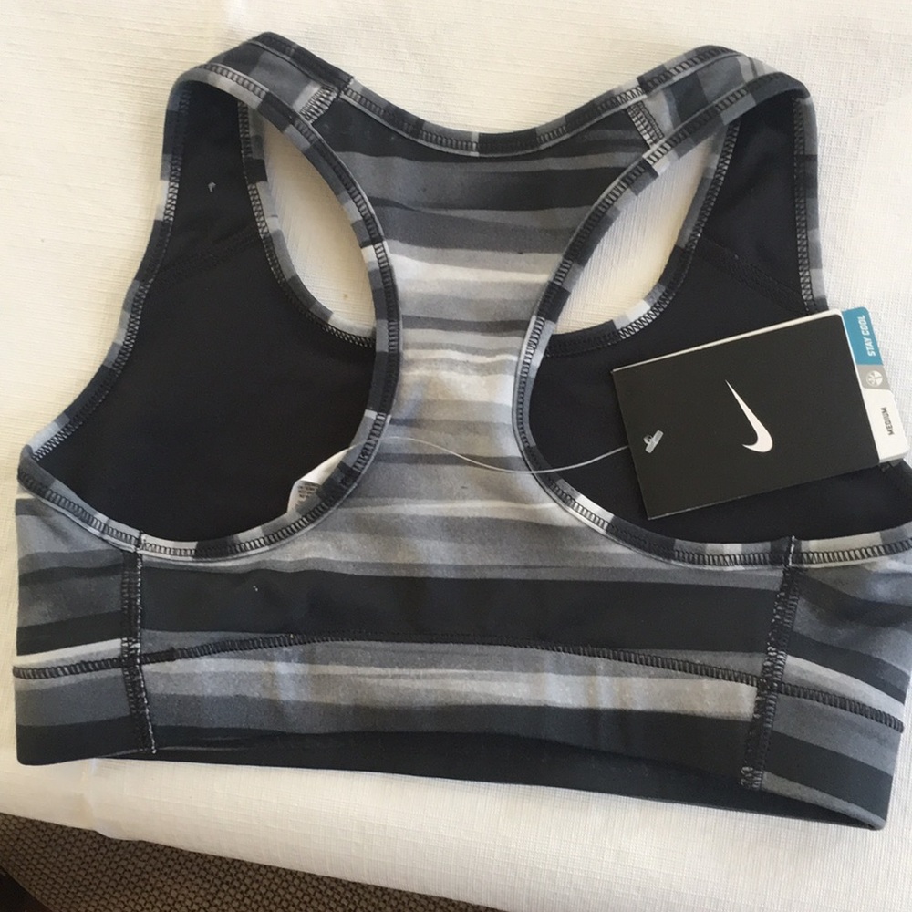 Nike sports bra - Picture 3 of 3